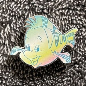 ✨CROCS Metal “Finding Nemo” - FLOUNDER (NO LONGER AVAILABLE) Jibbitz✨